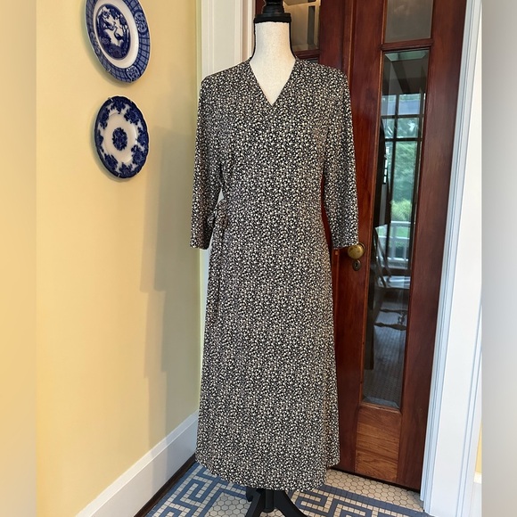 3/4 Sleeve V-Neck Floral Printed Wrap Dress (Reversible), Size M/L - Picture 6 of 12